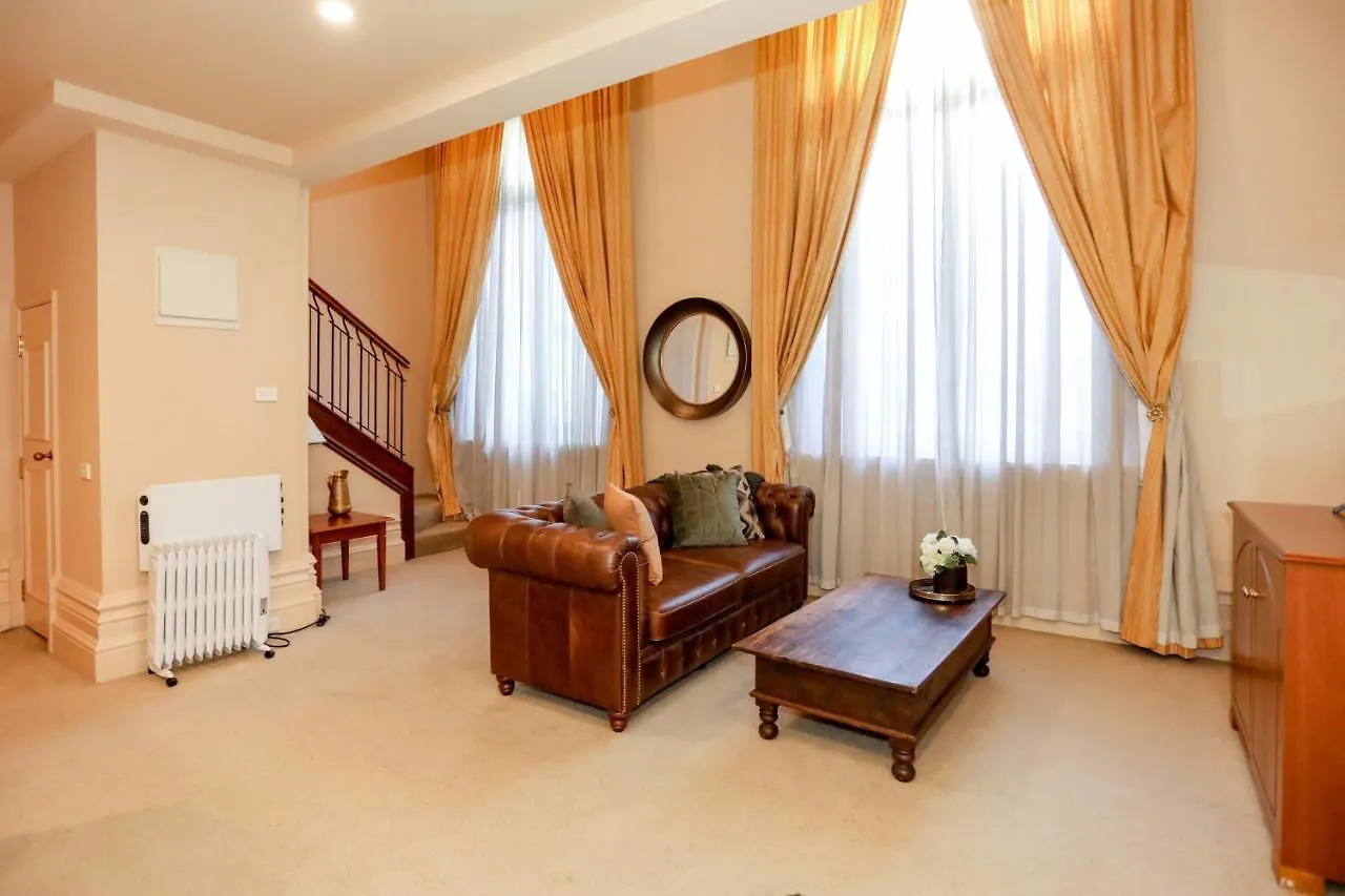 Ogb Suites Christchurch Apartment